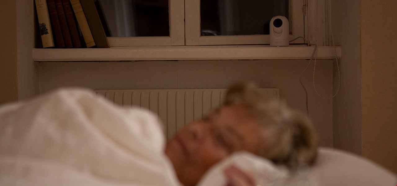 Surveillance à distance d’une femme endormie avec Doro Visit